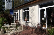 Nostalgische Gartenmöbel - Vertiko Antik